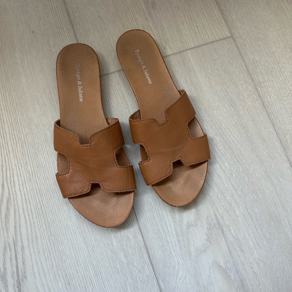 Leather Django & Juliette Women's Tan Sandals